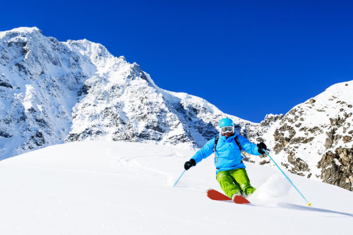 Gli sci ravvicinati creano una maggiore portanza e facilitano la sciata in neve fresca.