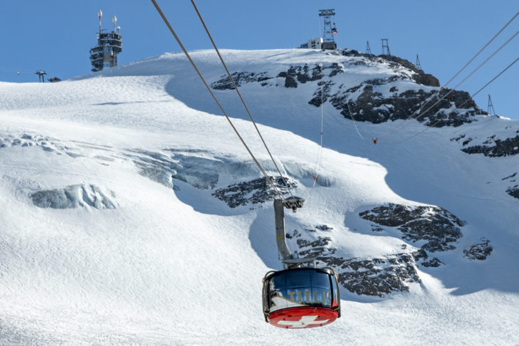 Le gondole rotanti del Titlis-Rotair nel comprensorio sciistico di Engelberg-Titlis offrono una vista perfetta a 360°