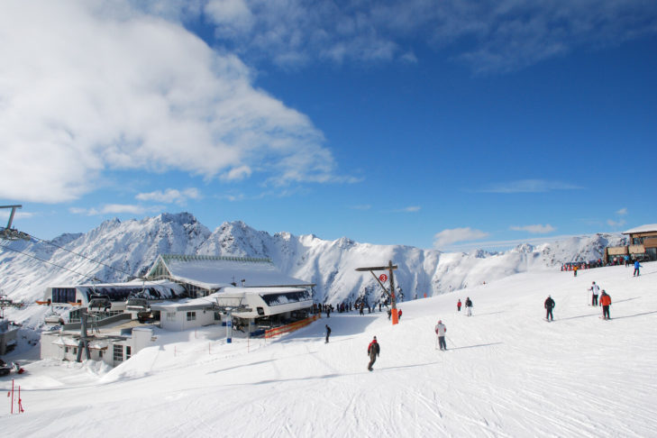 Percorrendo il "circuito dei contrabbandieri" tra Ischgl e Samnaun, gli sciatori possono fare contemporaneamente acquisti duty-free in Svizzera.