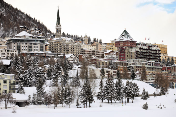 St. Moritz è una delle stazioni sciistiche più esclusive della Confederazione Elvetica ed è quindi estremamente popolare tra l'alta società