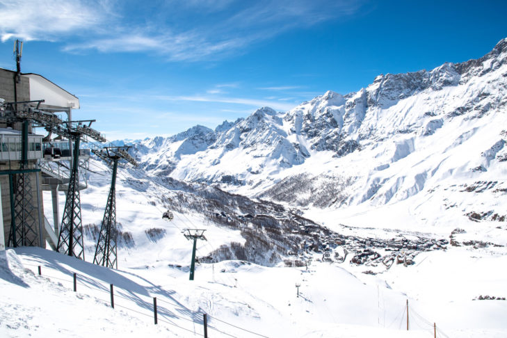 Fantastica vista sulle montagne circostanti nella parte italiana del comprensorio sciistico Matterhorn Ski Paradise.
