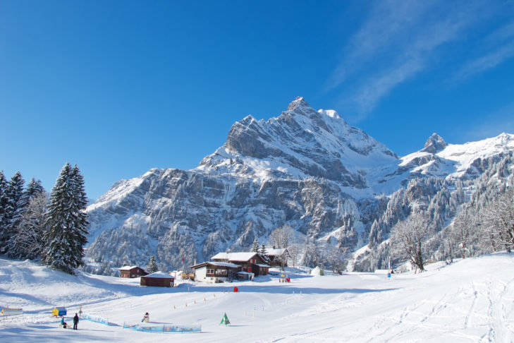 Portare i bambini a sciare in Svizzera non è un problema, grazie alle numerose stazioni sciistiche adatte alle famiglie
